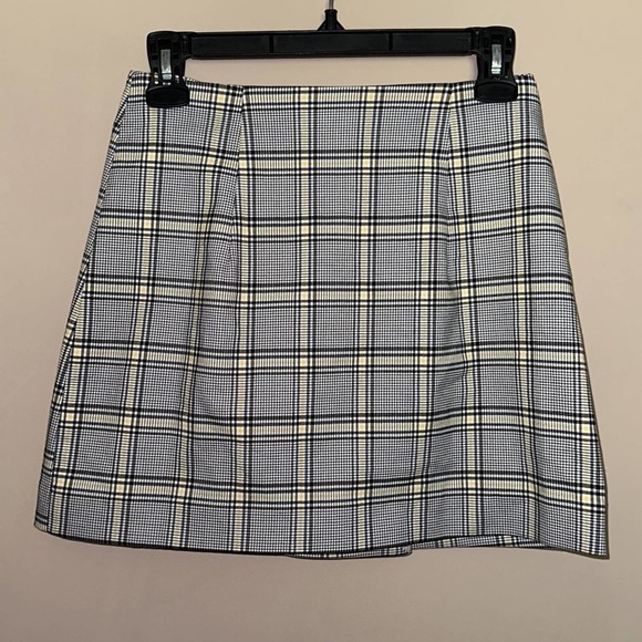 H&M Divided Women’s Mini Plaid Yellow Black‎ Preppy Skirt Size 2 - Picture 2 of 6